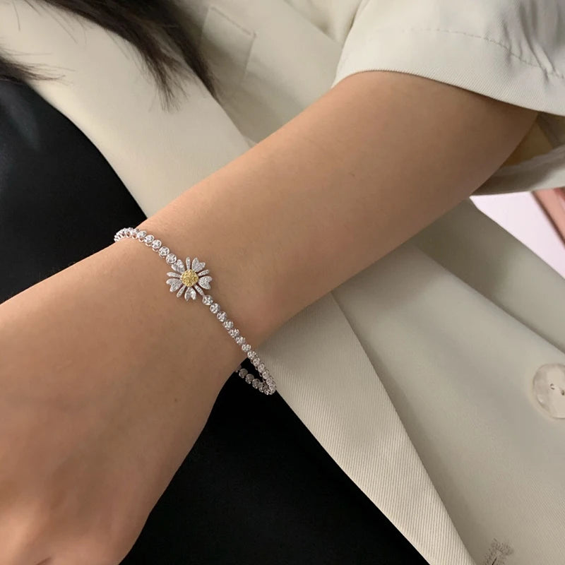 The Aazuo Real Yellow & White Diamond 18K Gold Classic Daisy Bracelet