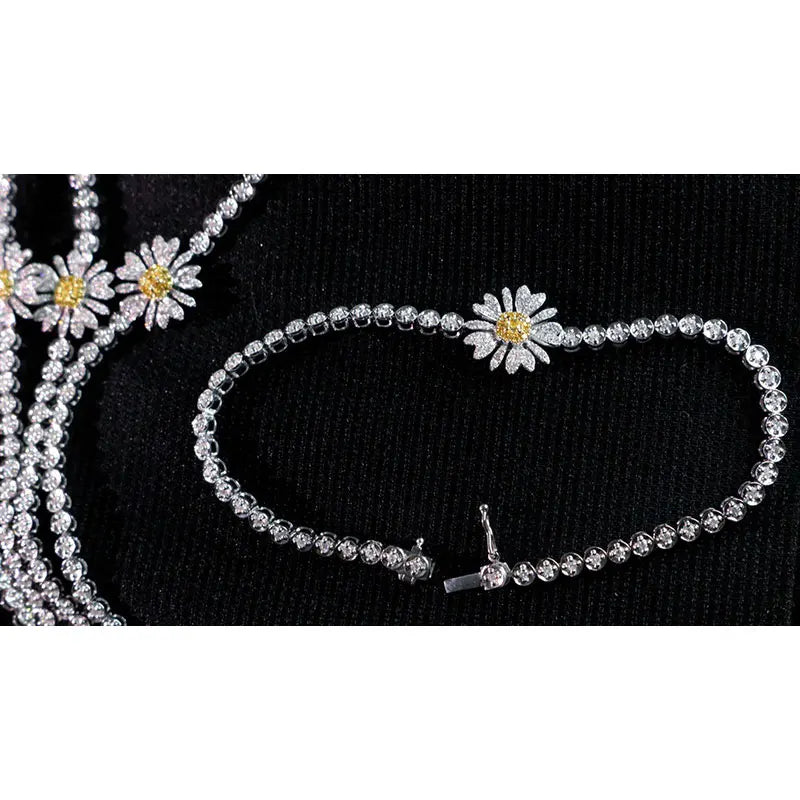 The Aazuo Real Yellow & White Diamond 18K Gold Classic Daisy Bracelet