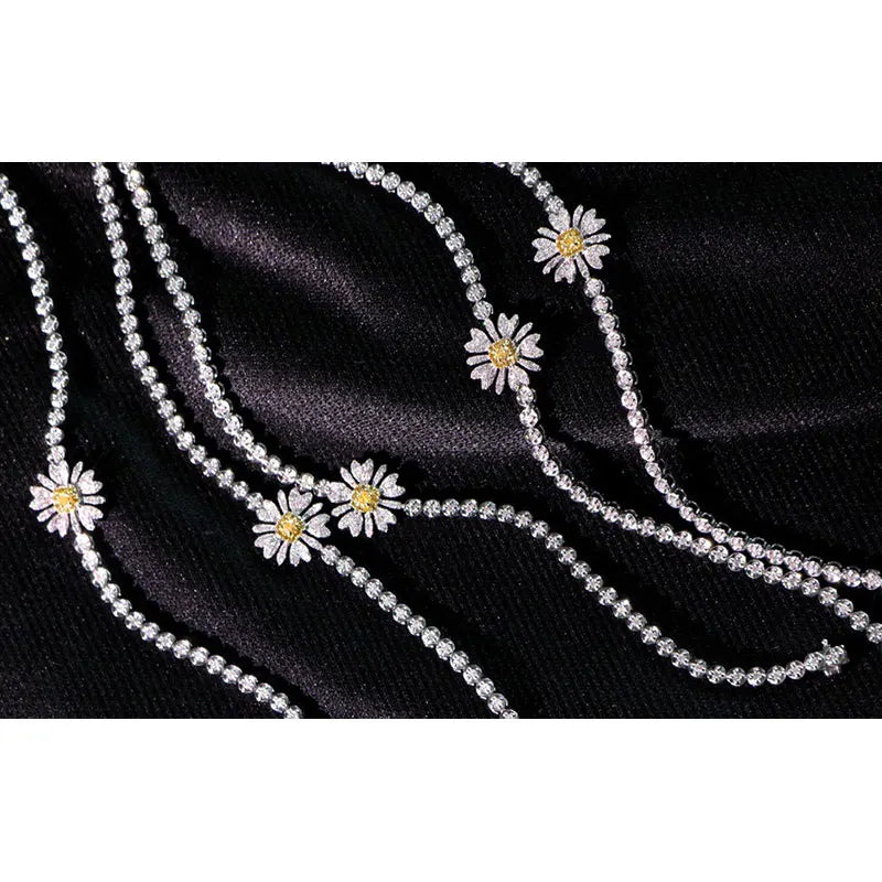 The Aazuo Real Yellow & White Diamond 18K Gold Classic Daisy Bracelet