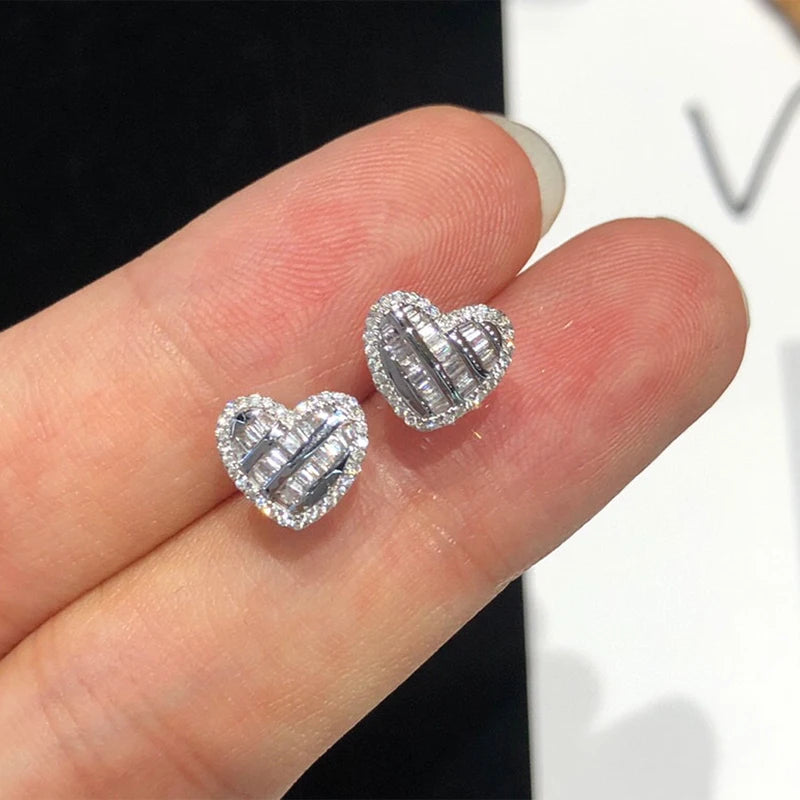 Aazuo Fine Jewelry 18K White Gold Mini Heart Stud Earrings